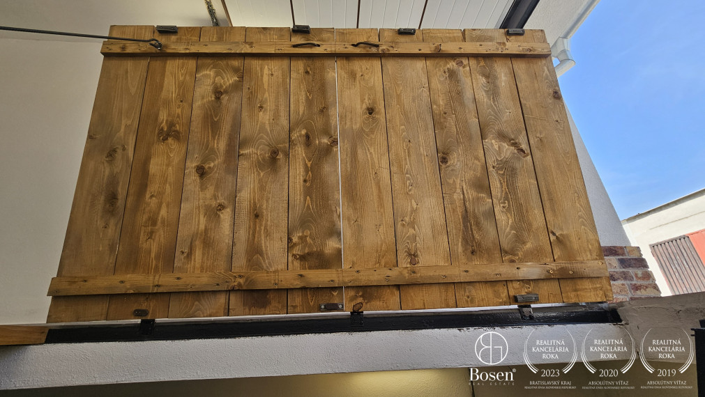 BOSEN | Moderná garáž s posedením v suteréne