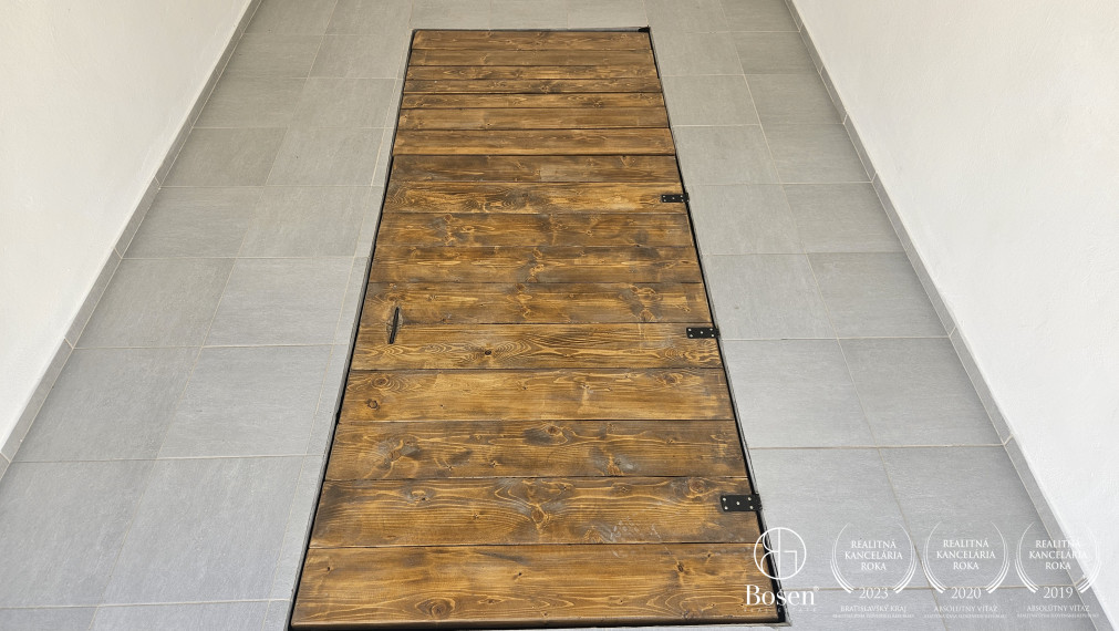 BOSEN | Moderná garáž s posedením v suteréne