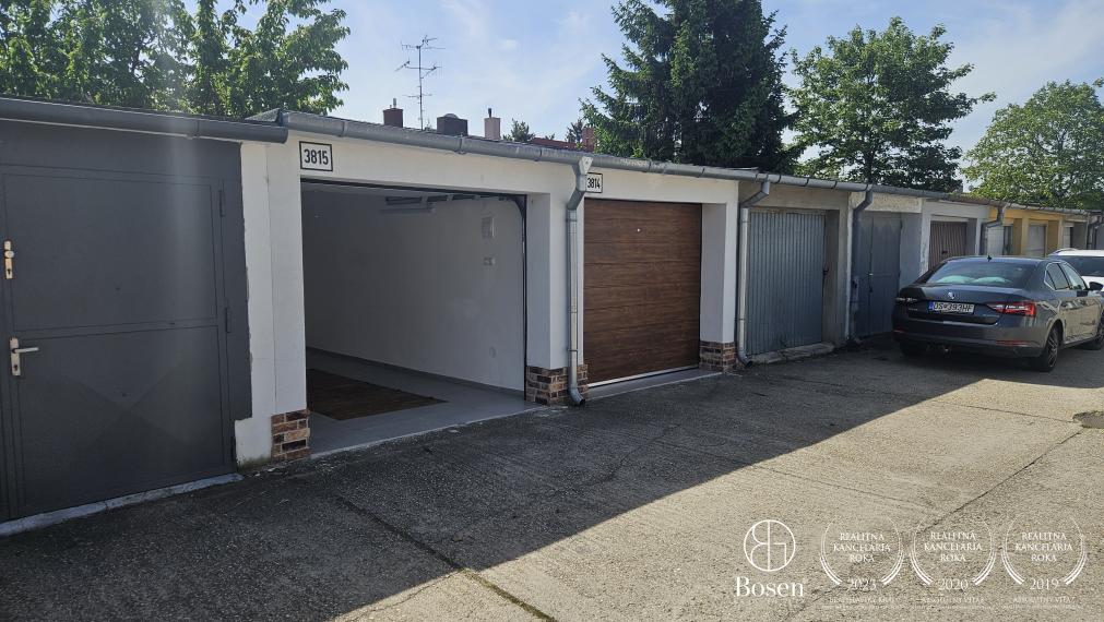 BOSEN | Moderná garáž s s vlastnou studňou