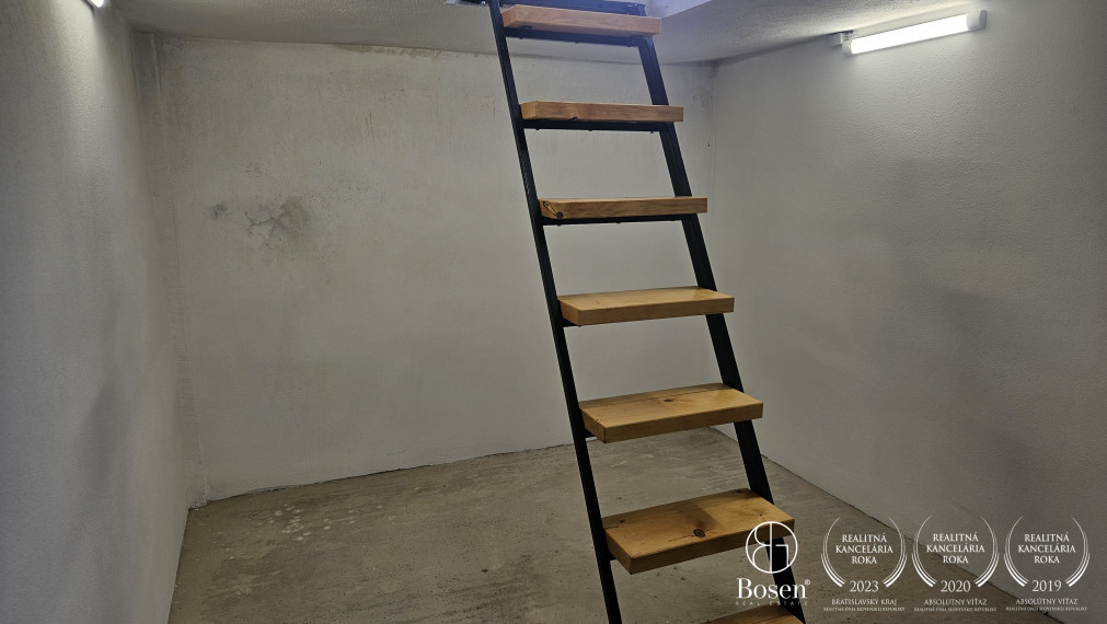 BOSEN | Moderná garáž s s vlastnou studňou