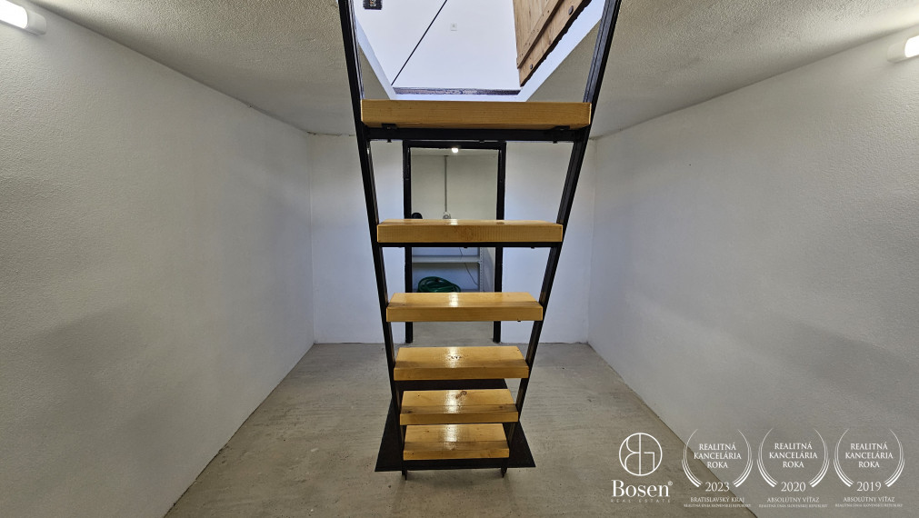 BOSEN | Moderná garáž s s vlastnou studňou