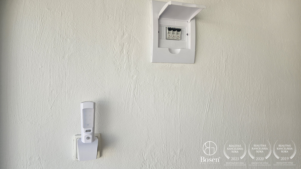 BOSEN | Moderná garáž s s vlastnou studňou