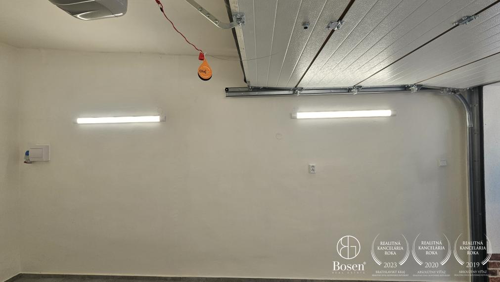 BOSEN | Kompletne zrekonštruovaná garáž, vhodná aj pre SUV