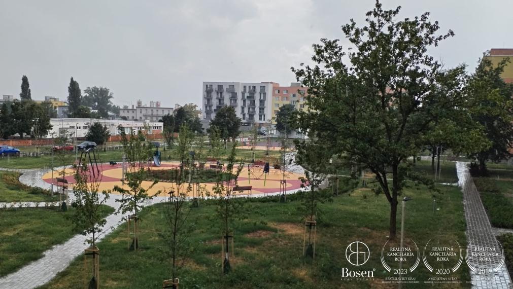 BOSEN | Plne zariadený 2,5 izbový byt s obývačkou a 2 spálňami na D. Štúra na prenájom.