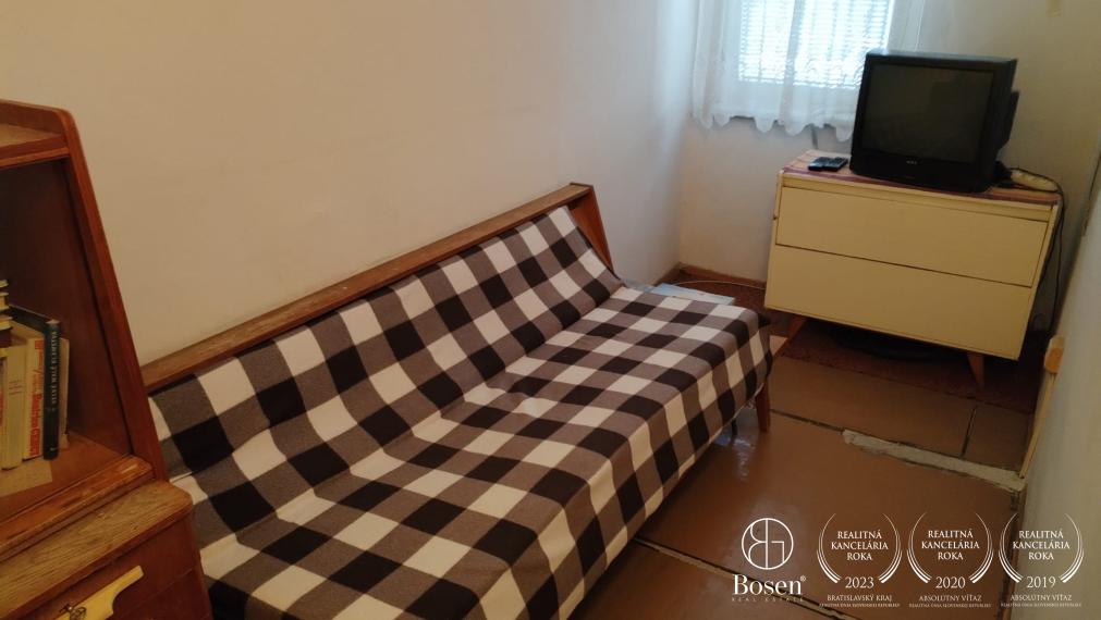 BOSEN | Plne zariadený 2,5 izbový byt s obývačkou a 2 spálňami na D. Štúra na prenájom.