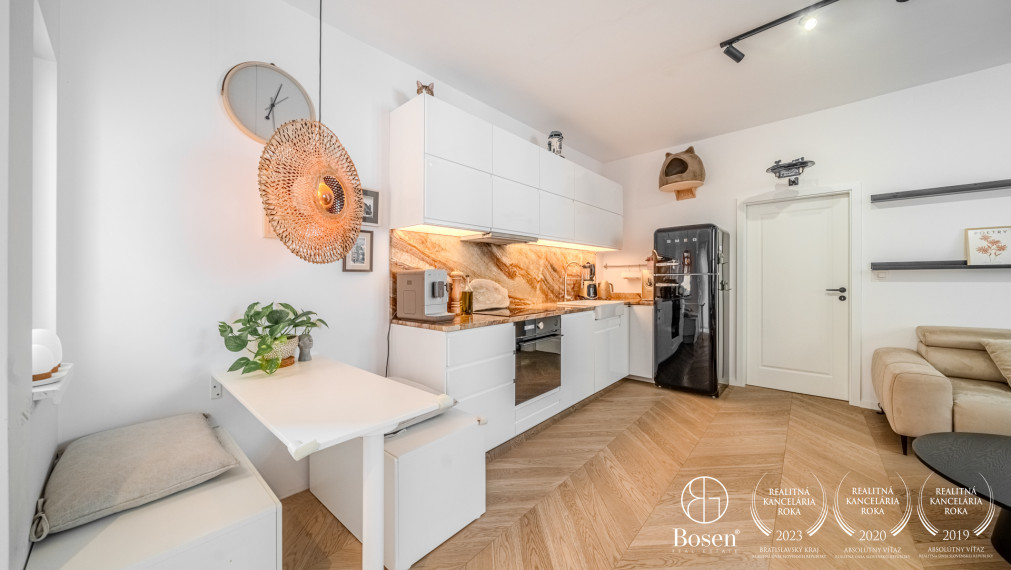 PREDANÉ - BOSEN | Vkusný 2 izb. byt po kompletnej rekonštrukcii, Dunajská ulica - Bratislava – Staré Mesto