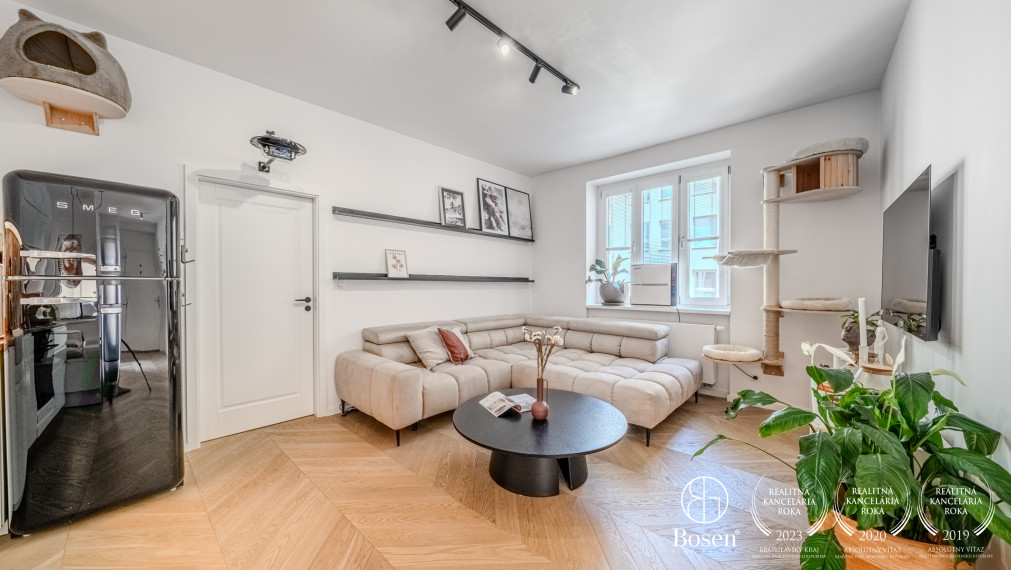 PREDANÉ - BOSEN | Vkusný 2 izb. byt po kompletnej rekonštrukcii, Dunajská ulica - Bratislava – Staré Mesto