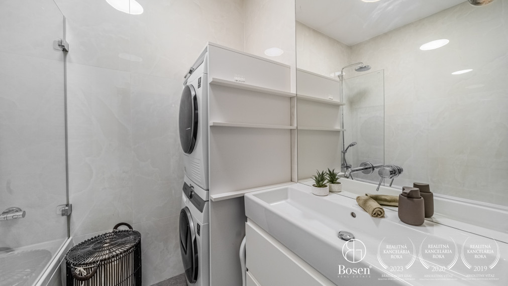 PREDANÉ - BOSEN | Vkusný 2 izb. byt po kompletnej rekonštrukcii, Dunajská ulica - Bratislava – Staré Mesto