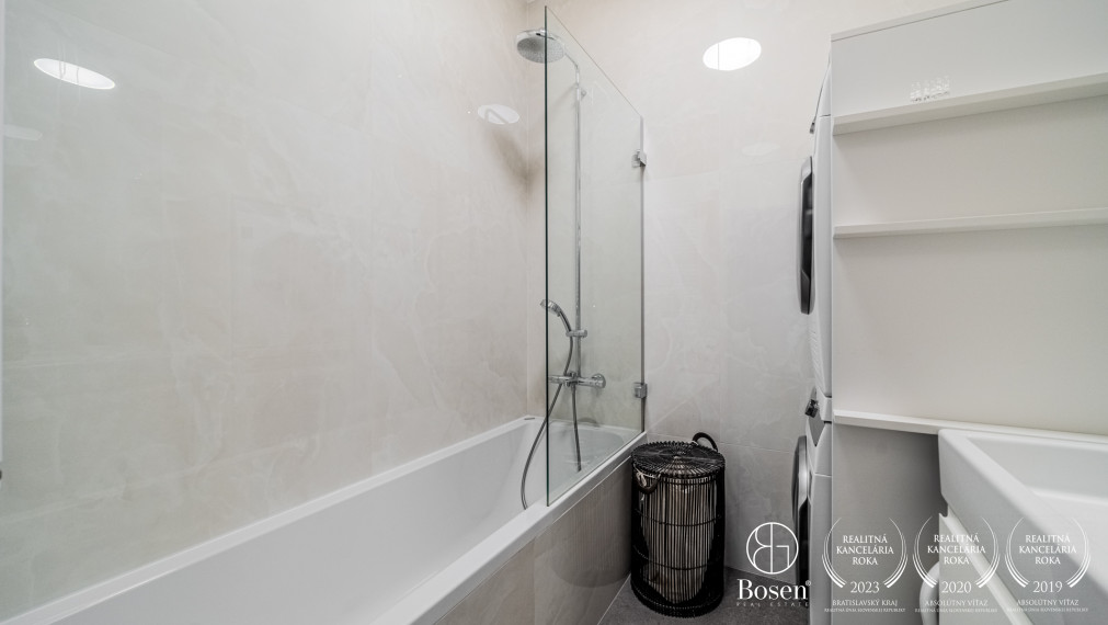 PREDANÉ - BOSEN | Vkusný 2 izb. byt po kompletnej rekonštrukcii, Dunajská ulica - Bratislava – Staré Mesto