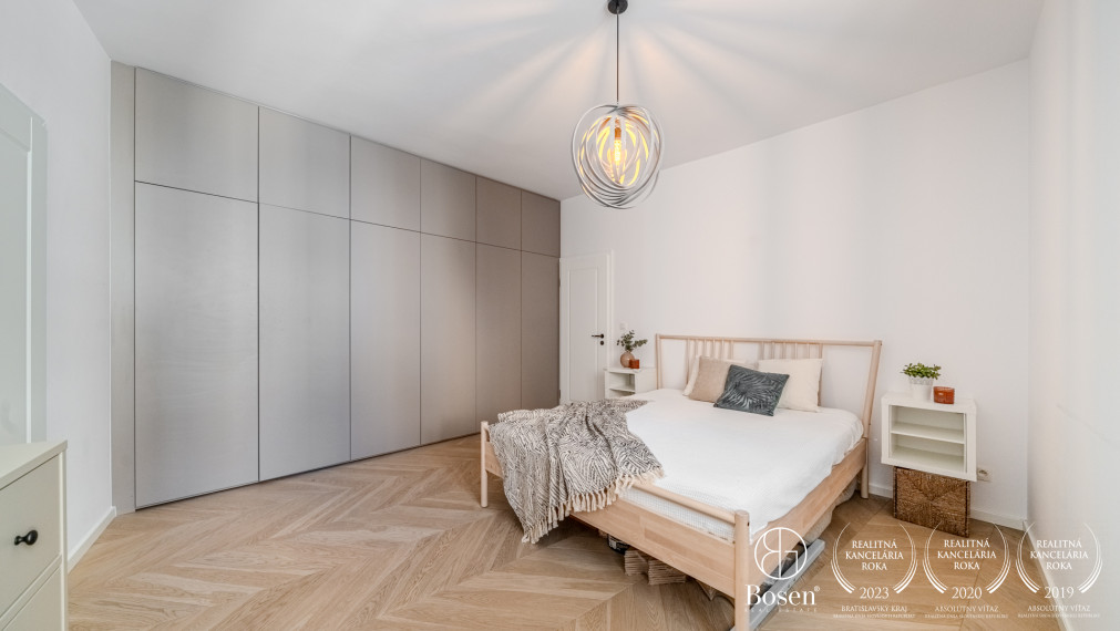 PREDANÉ - BOSEN | Vkusný 2 izb. byt po kompletnej rekonštrukcii, Dunajská ulica - Bratislava – Staré Mesto