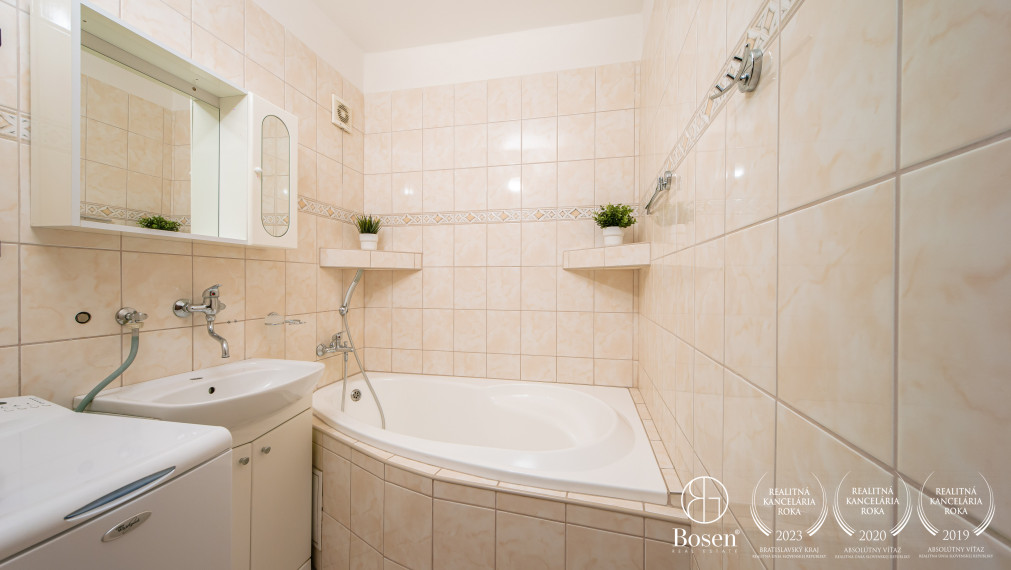 BOSEN | Na predaj 2 izbový byt na ulici SNP - Trenčianske Teplice