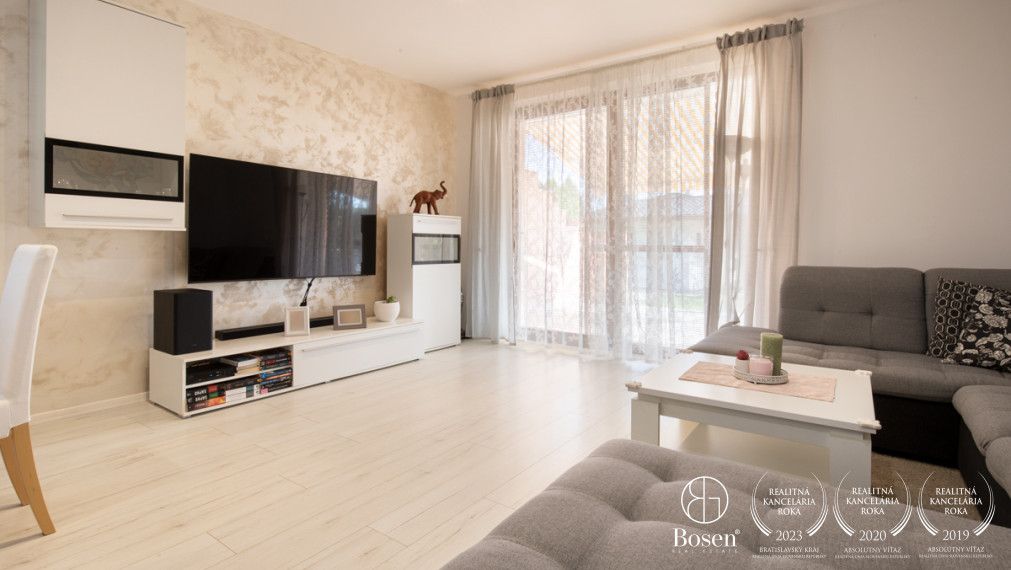 BOSEN | Na predaj priestranný 4i Rodinný dom s bazénom _ Veľké Dvorníky