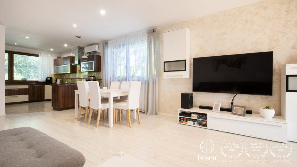 BOSEN | Na predaj priestranný 4i Rodinný dom s bazénom _ Veľké Dvorníky