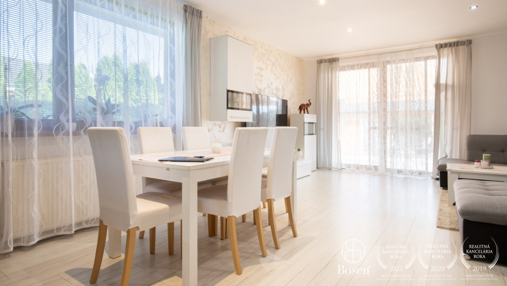 BOSEN | Na predaj priestranný 4i Rodinný dom s bazénom _ Veľké Dvorníky