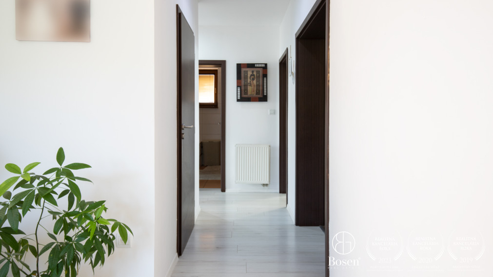 BOSEN | Na predaj priestranný 4i Rodinný dom s bazénom _ Veľké Dvorníky