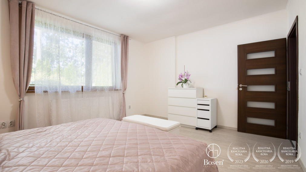 BOSEN | Na predaj priestranný 4i Rodinný dom s bazénom _ Veľké Dvorníky