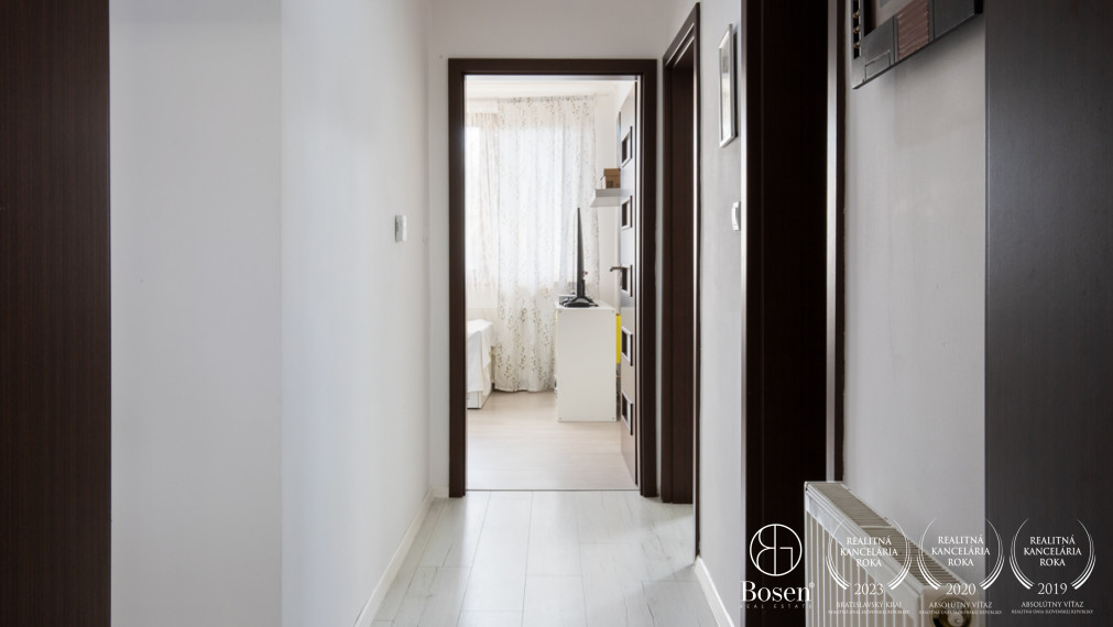 BOSEN | Na predaj priestranný 4i Rodinný dom s bazénom _ Veľké Dvorníky