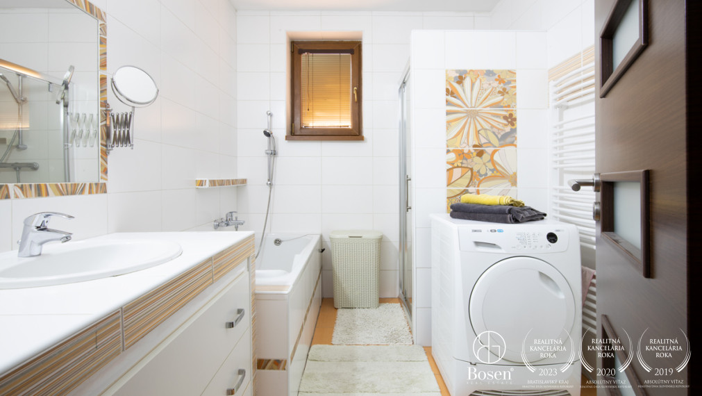 BOSEN | Na predaj priestranný 4i Rodinný dom s bazénom _ Veľké Dvorníky