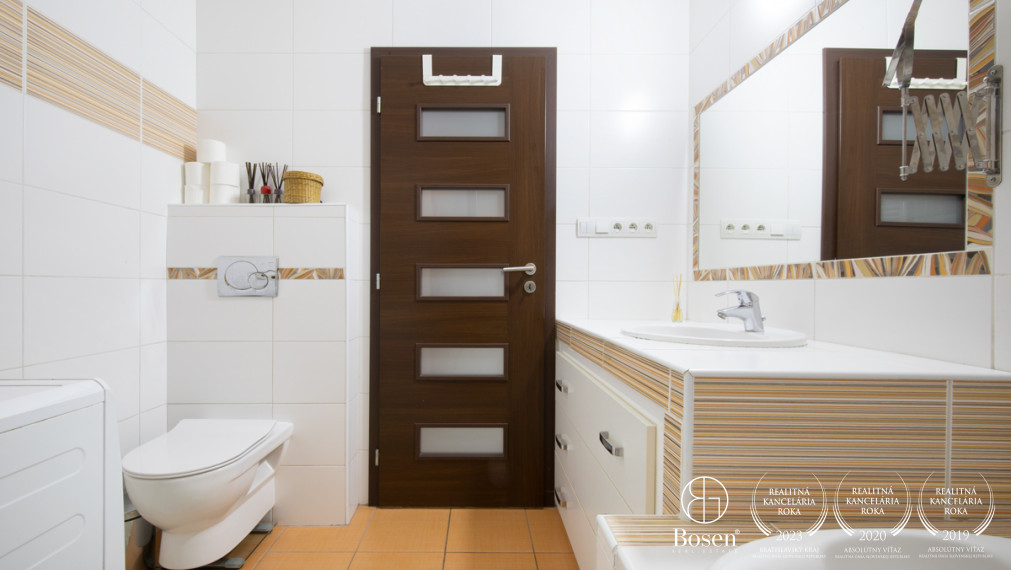 BOSEN | Na predaj priestranný 4i Rodinný dom s bazénom _ Veľké Dvorníky