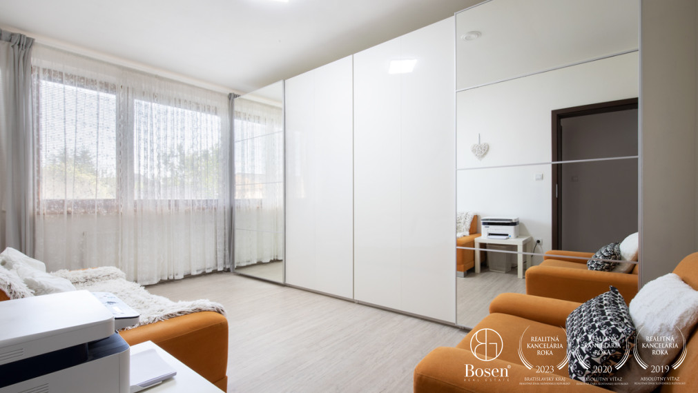 BOSEN | Na predaj priestranný 4i Rodinný dom s bazénom _ Veľké Dvorníky