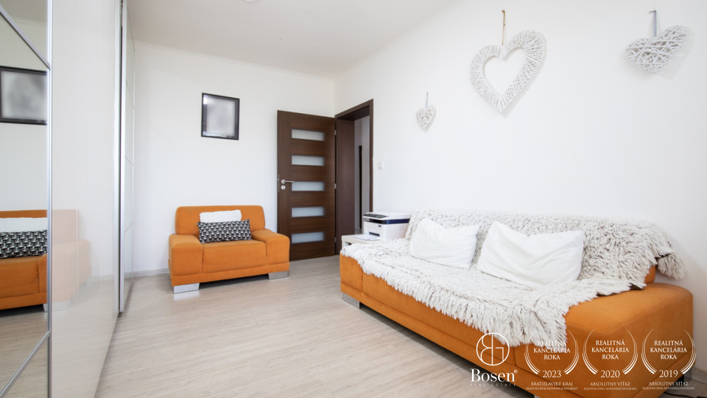 BOSEN | Na predaj priestranný 4i Rodinný dom s bazénom _ Veľké Dvorníky