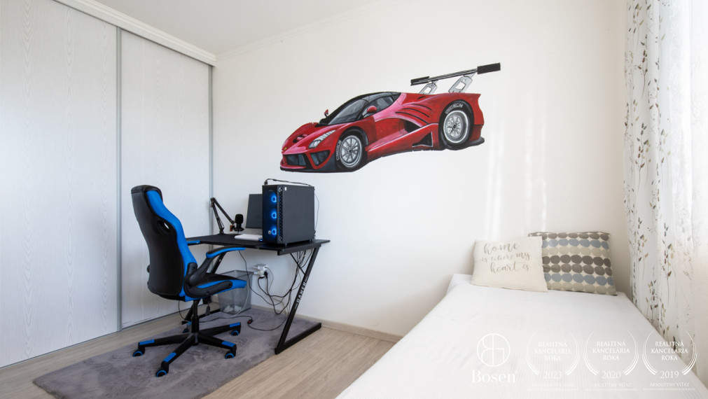 BOSEN | Na predaj priestranný 4i Rodinný dom s bazénom _ Veľké Dvorníky