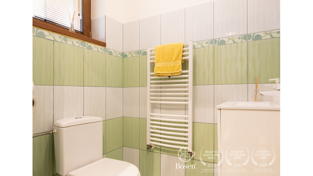 BOSEN | Na predaj priestranný 4i Rodinný dom s bazénom _ Veľké Dvorníky