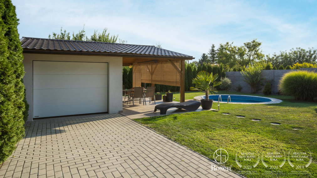 BOSEN | Na predaj priestranný 4i Rodinný dom s bazénom _ Veľké Dvorníky