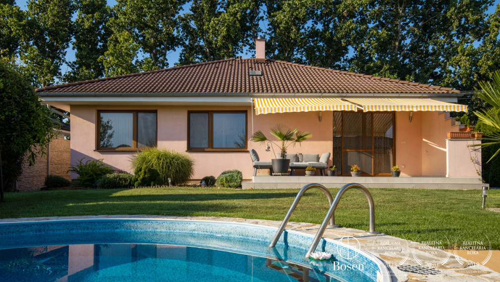 BOSEN | Na predaj priestranný 4i Rodinný dom s bazénom _ Veľké Dvorníky