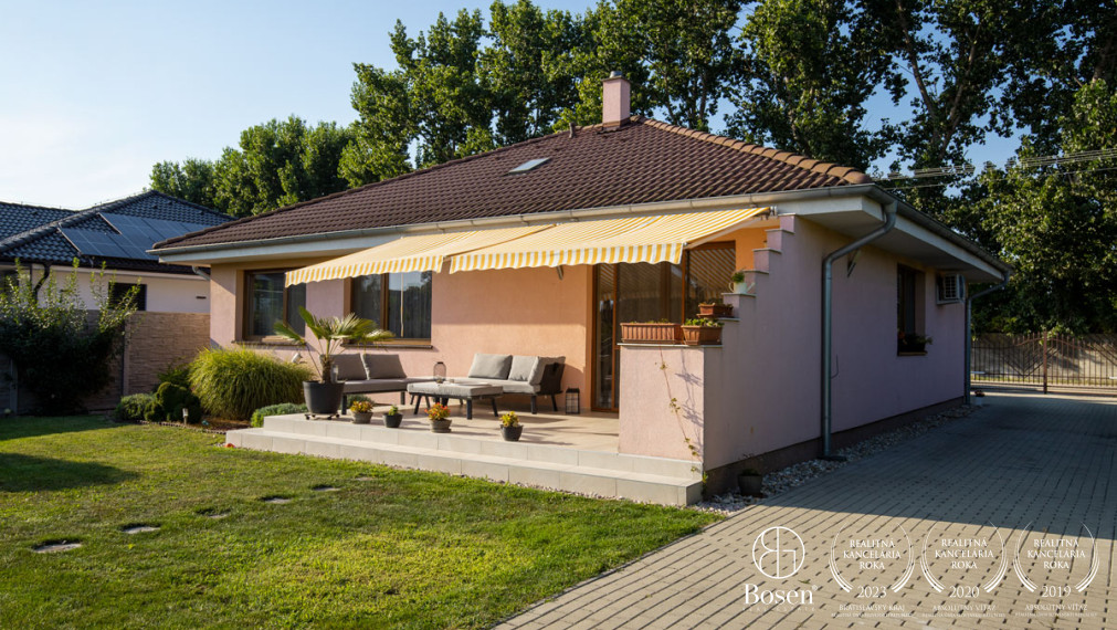 BOSEN | Na predaj priestranný 4i Rodinný dom s bazénom _ Veľké Dvorníky