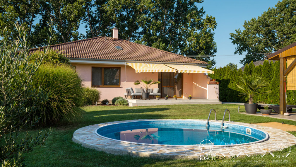 BOSEN | Na predaj priestranný 4i Rodinný dom s bazénom _ Veľké Dvorníky