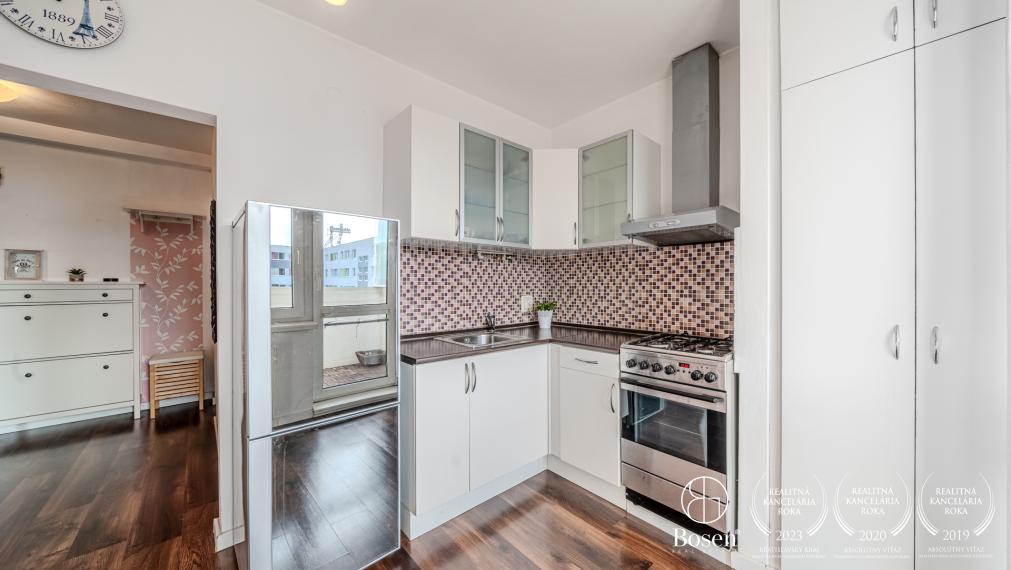 BOSEN | PREDANÉ  | Priestranný 1,5 izbový byt s loggiou a parkovacím miestom, Bulharská, Bratislava-Ružinov