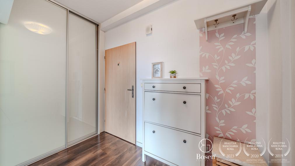 BOSEN | PREDANÉ  | Priestranný 1,5 izbový byt s loggiou a parkovacím miestom, Bulharská, Bratislava-Ružinov