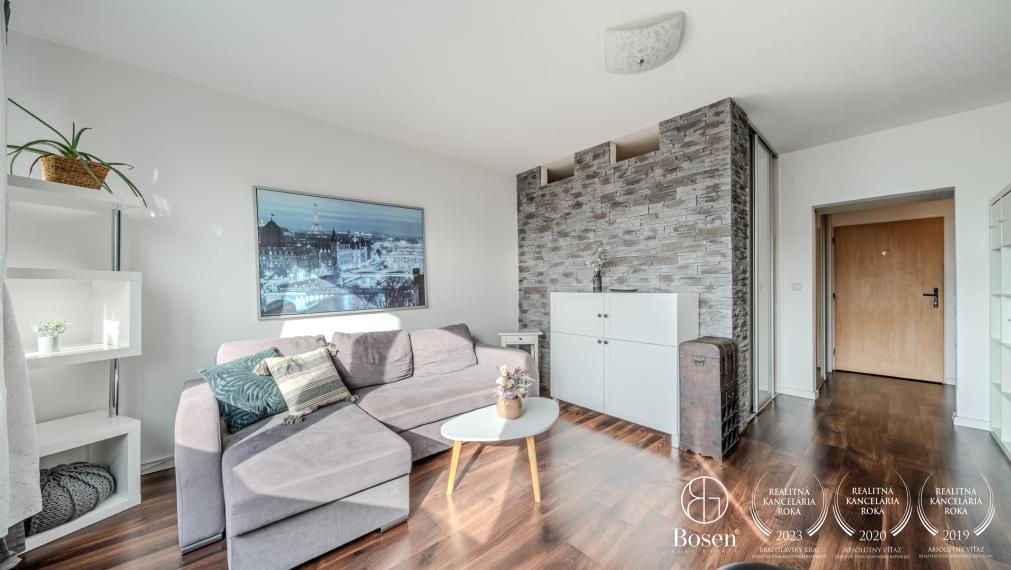 BOSEN | PREDANÉ  | Priestranný 1,5 izbový byt s loggiou a parkovacím miestom, Bulharská, Bratislava-Ružinov