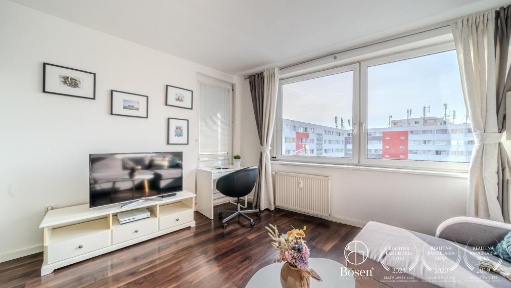 BOSEN | PREDANÉ  | Priestranný 1,5 izbový byt s loggiou a parkovacím miestom, Bulharská, Bratislava-Ružinov