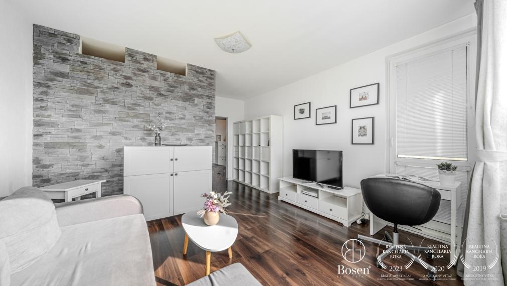 BOSEN | PREDANÉ  | Priestranný 1,5 izbový byt s loggiou a parkovacím miestom, Bulharská, Bratislava-Ružinov