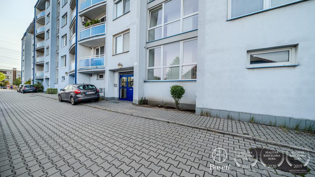 BOSEN | PREDANÉ  | Priestranný 1,5 izbový byt s loggiou a parkovacím miestom, Bulharská, Bratislava-Ružinov