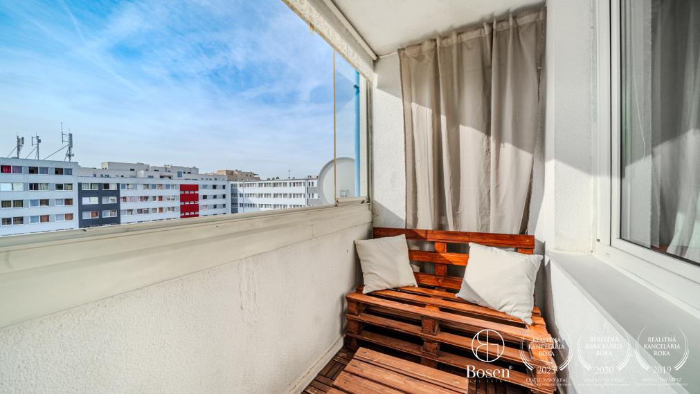 BOSEN | PREDANÉ  | Priestranný 1,5 izbový byt s loggiou a parkovacím miestom, Bulharská, Bratislava-Ružinov