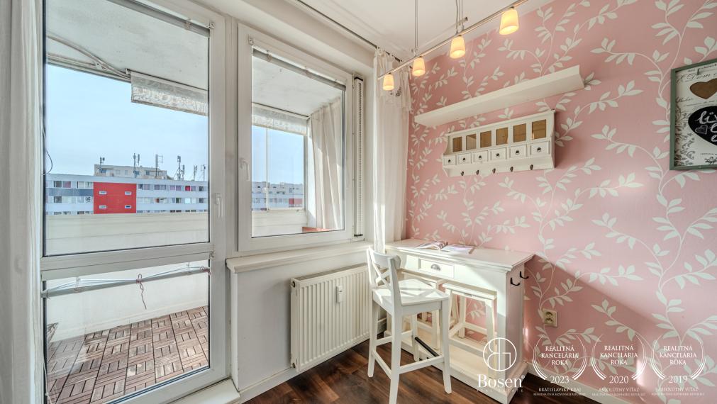 BOSEN | PREDANÉ  | Priestranný 1,5 izbový byt s loggiou a parkovacím miestom, Bulharská, Bratislava-Ružinov