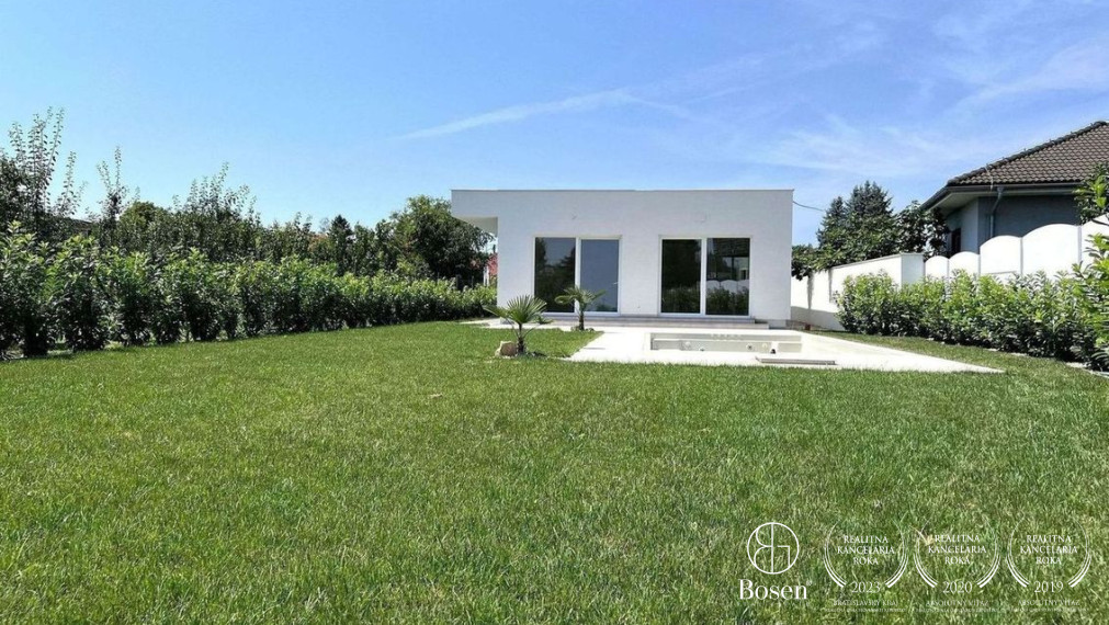 Bosen Realicity / krásny 4 izbový rodinný dom s keramickým bazénom.