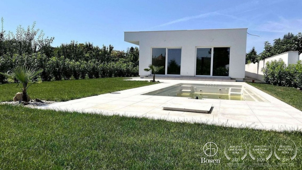 Bosen Realicity / krásny 4 izbový rodinný dom s keramickým bazénom.