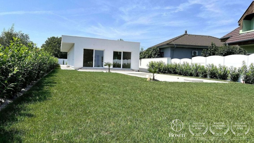 Bosen Realicity / krásny 4 izbový rodinný dom s keramickým bazénom.