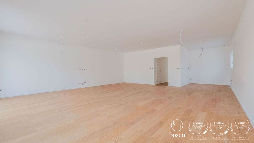 Bosen Realicity / krásny 4 izbový rodinný dom s keramickým bazénom.