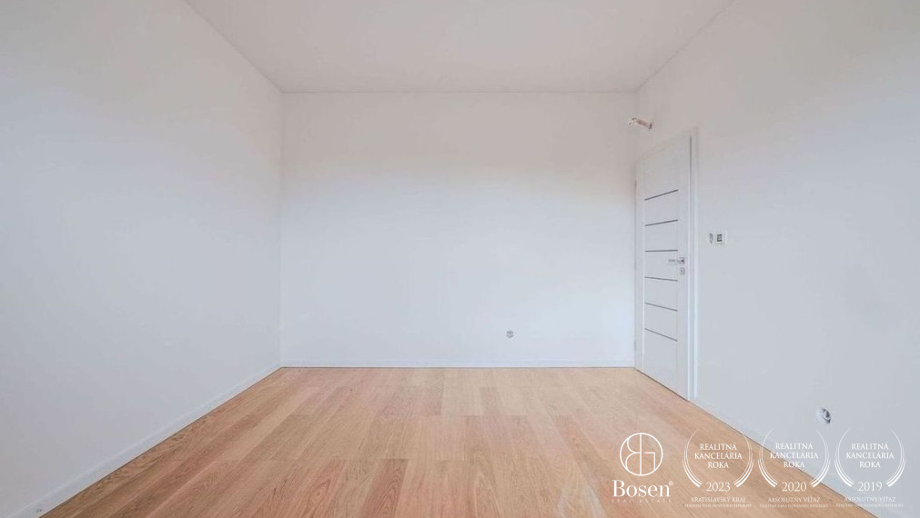 Bosen Realicity / krásny 4 izbový rodinný dom s keramickým bazénom.