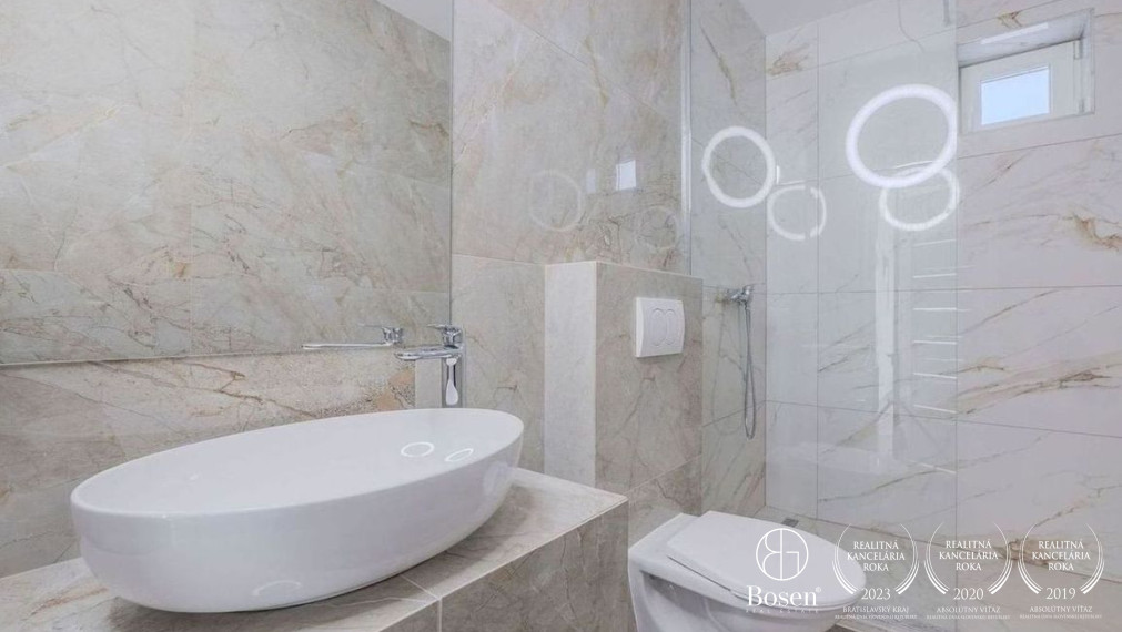 Bosen Realicity / krásny 4 izbový rodinný dom s keramickým bazénom.