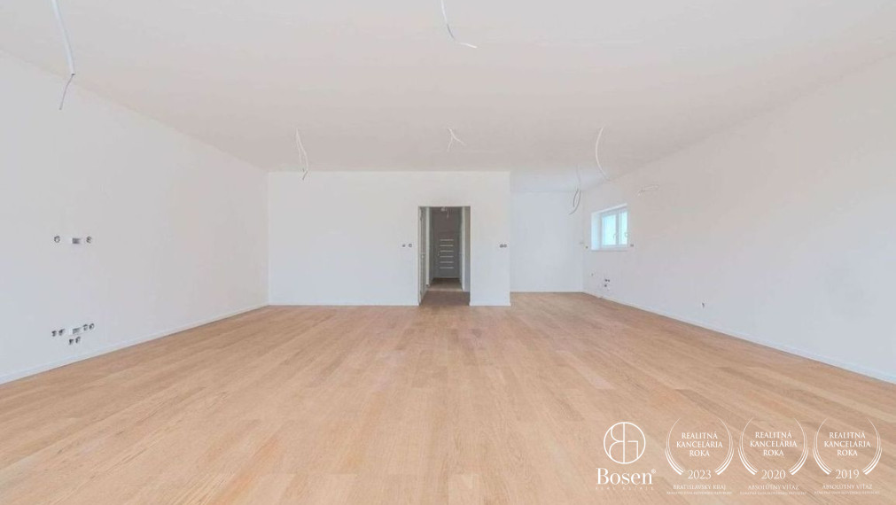 Bosen Realicity / krásny 4 izbový rodinný dom s keramickým bazénom.