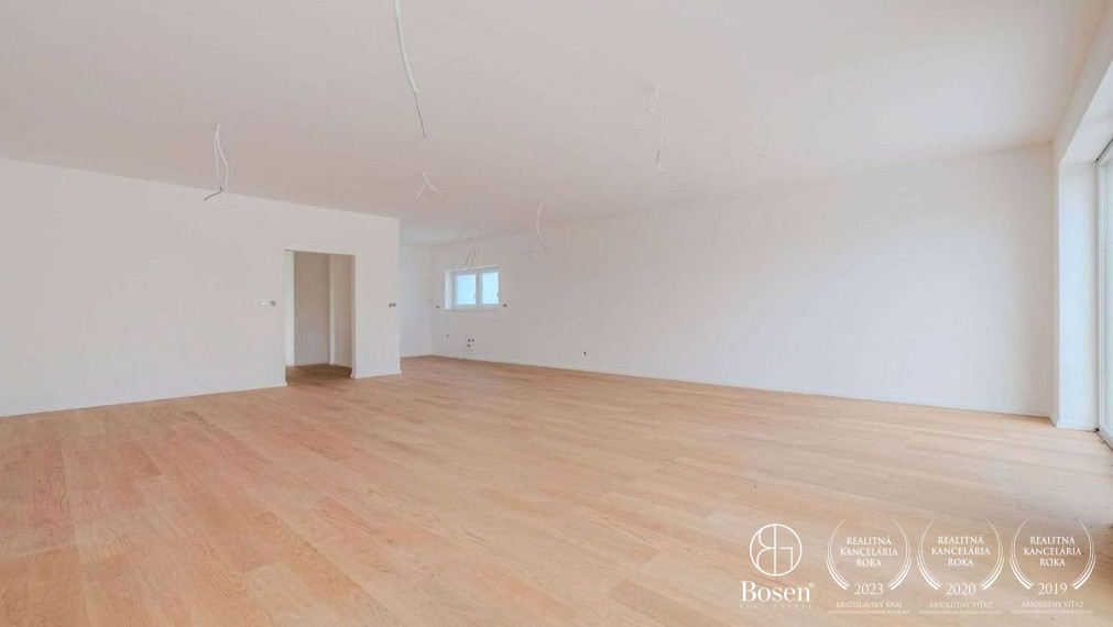 Bosen Realicity / krásny 4 izbový rodinný dom s keramickým bazénom.