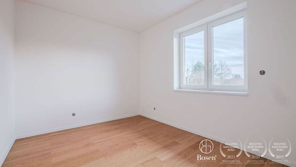 Bosen Realicity / krásny 4 izbový rodinný dom s keramickým bazénom.