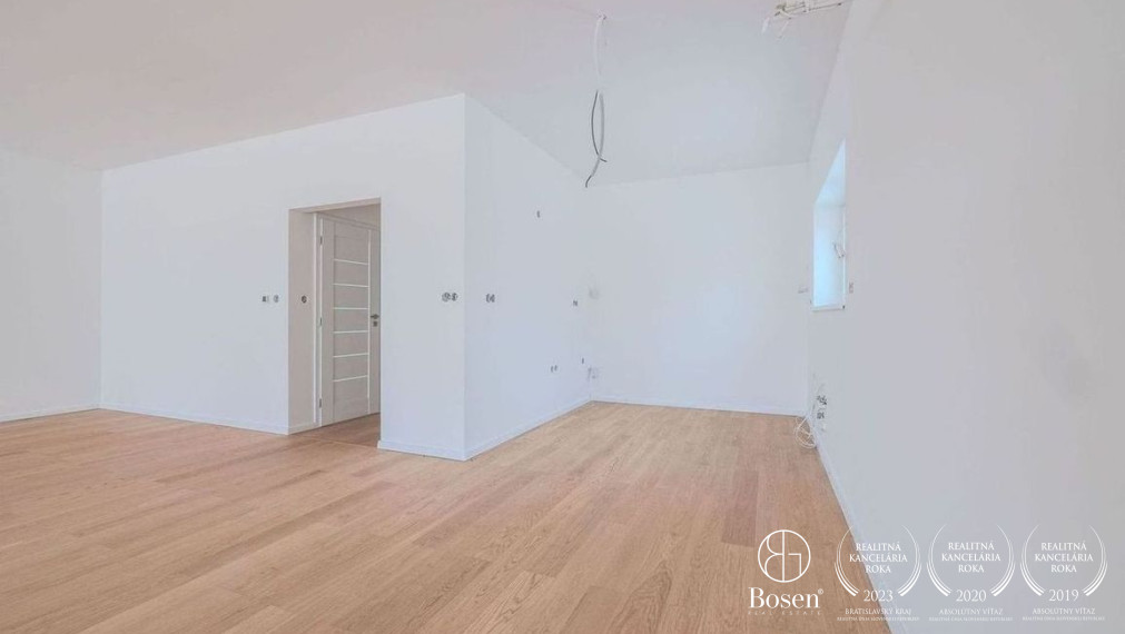 Bosen Realicity / krásny 4 izbový rodinný dom s keramickým bazénom.