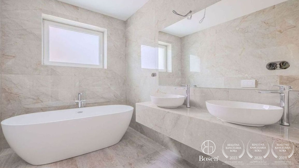 Bosen Realicity / krásny 4 izbový rodinný dom s keramickým bazénom.